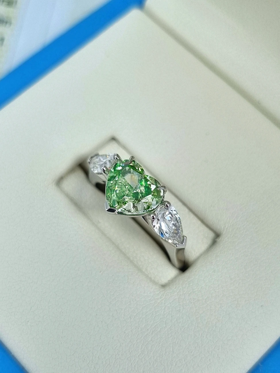 Украшение GIA  Кольцо с бриллиантом 2,01 ct. FLGY/VS1   