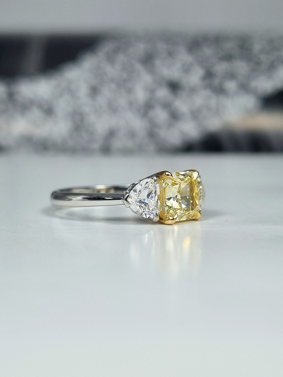 Украшение NO NAME  Кольцо 1,72 ct. Fancy Light Yellow/VVS2   