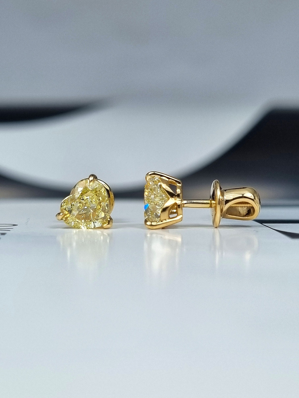 Украшение NO NAME  Серьги 1,01/1,02 Ct. Fancy Yellow/VVS1-VS2 Heart Diamonds   