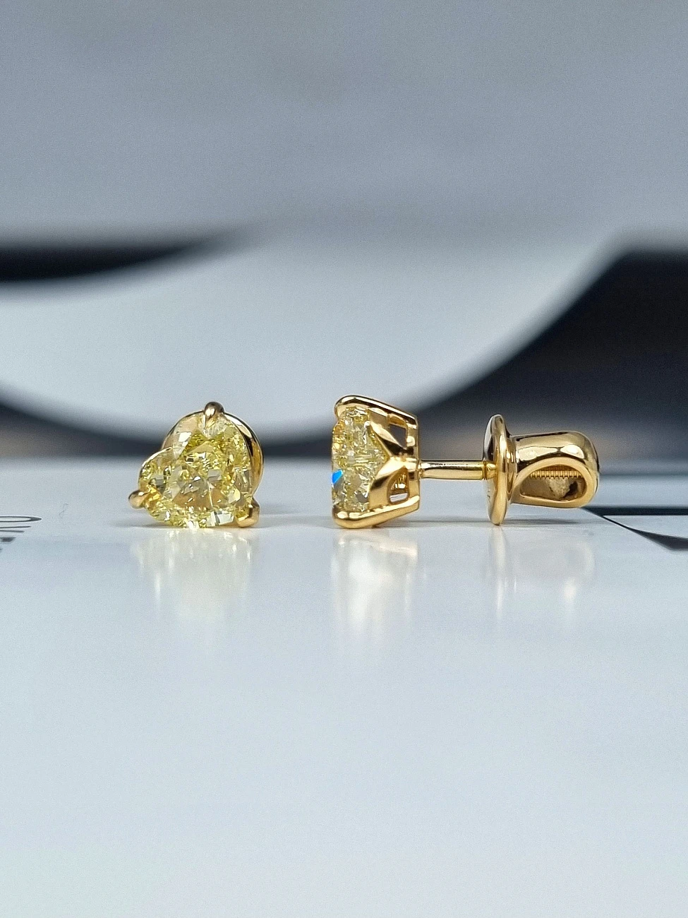 Украшение GIA  Серьги 1,01/1,02 ct. Fancy Yellow/VVS1-VS2 Heart Diamonds   