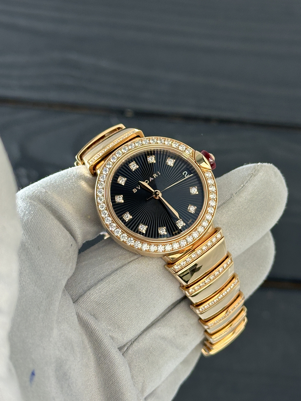 Часы Bvlgari  Lvcea 33Mm Black Opaline Dial  LUP33BGDGD1D/11