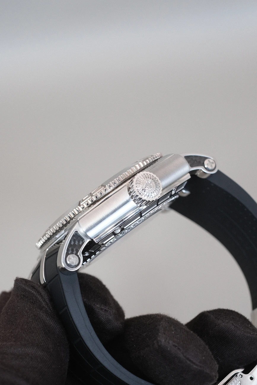 Часы Roger Dubuis  Easy Diver Tourbillon 02 9  SE48