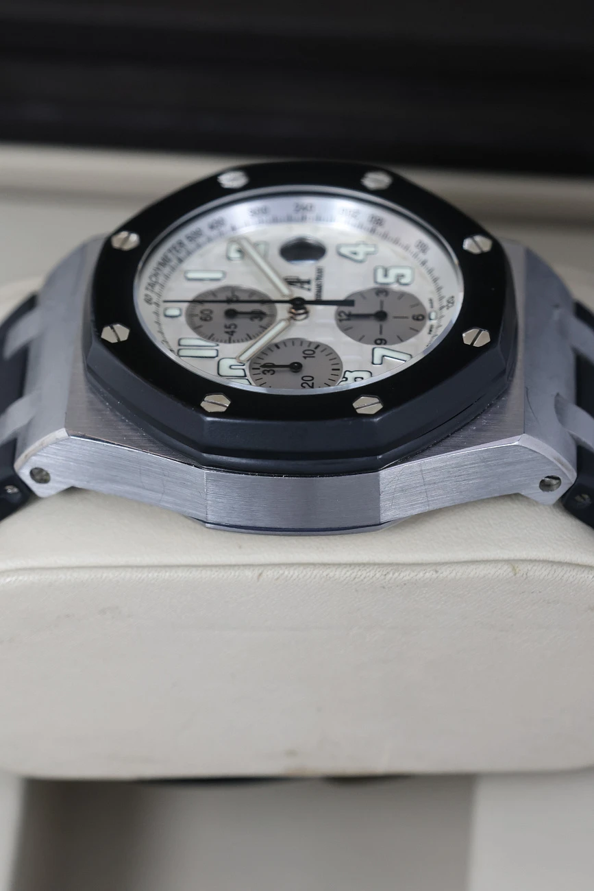 Часы Audemars Piguet  Audemars Piguet Royal Oak Offshore Rubber Clad  25940SK.OO.D002CA.02