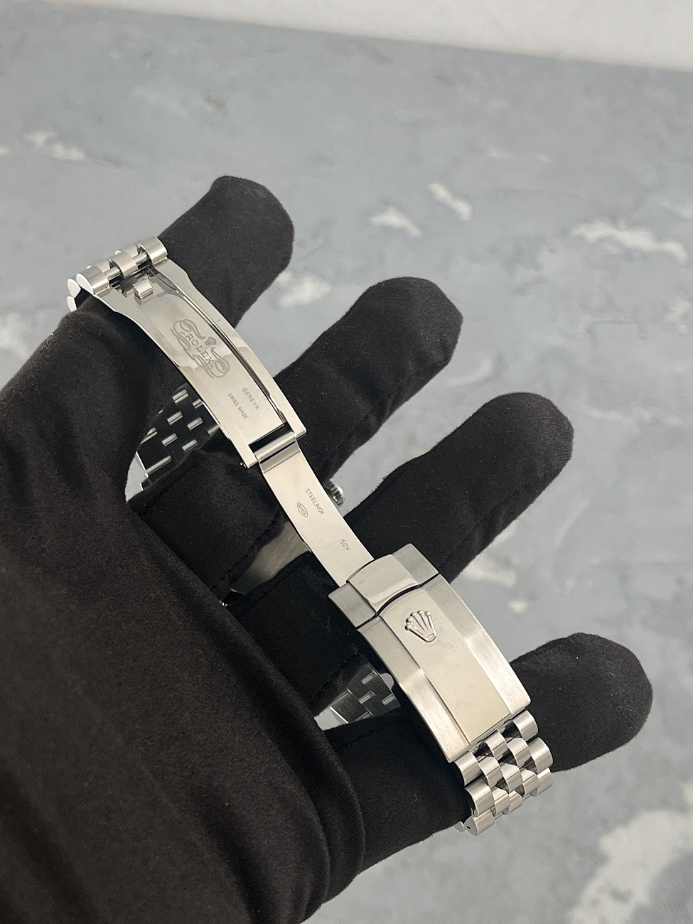 Часы Rolex  Datejust 36 Custom Diamonds Bezel Black Dial  126234FIX