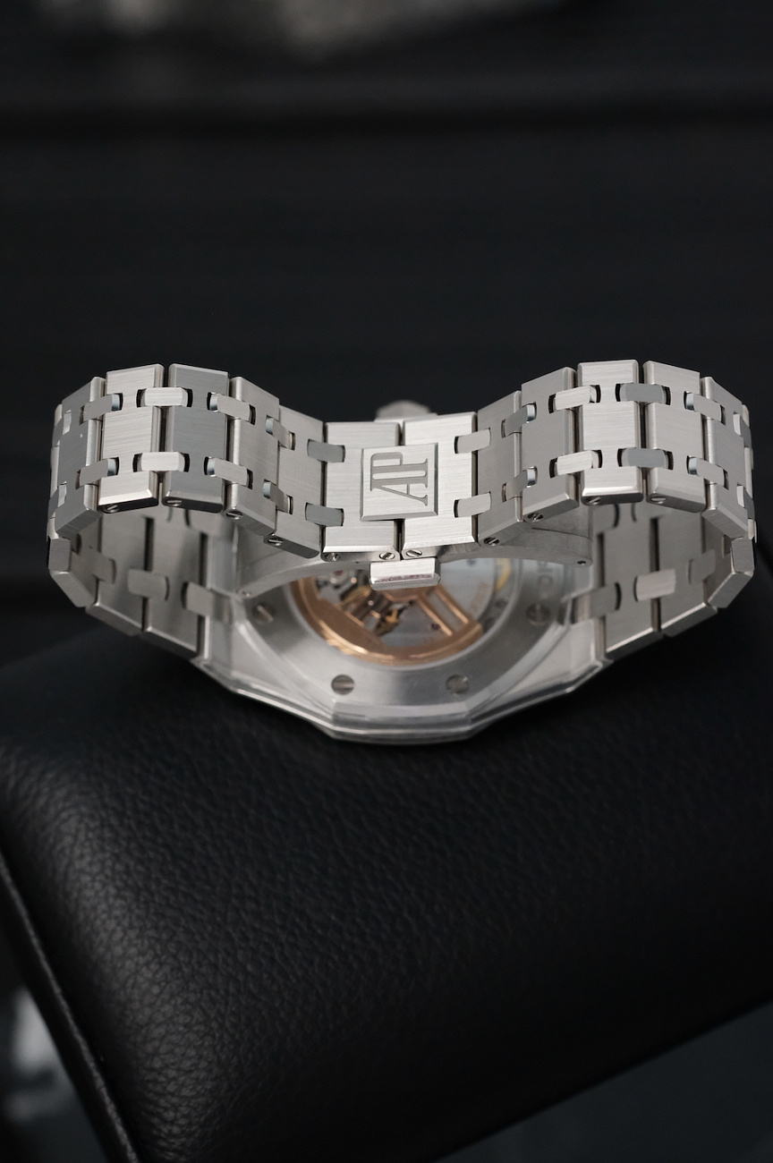 Часы Audemars Piguet  Royal Oak 37 Mm Diamonds  15551ST.ZZ.1356ST.05