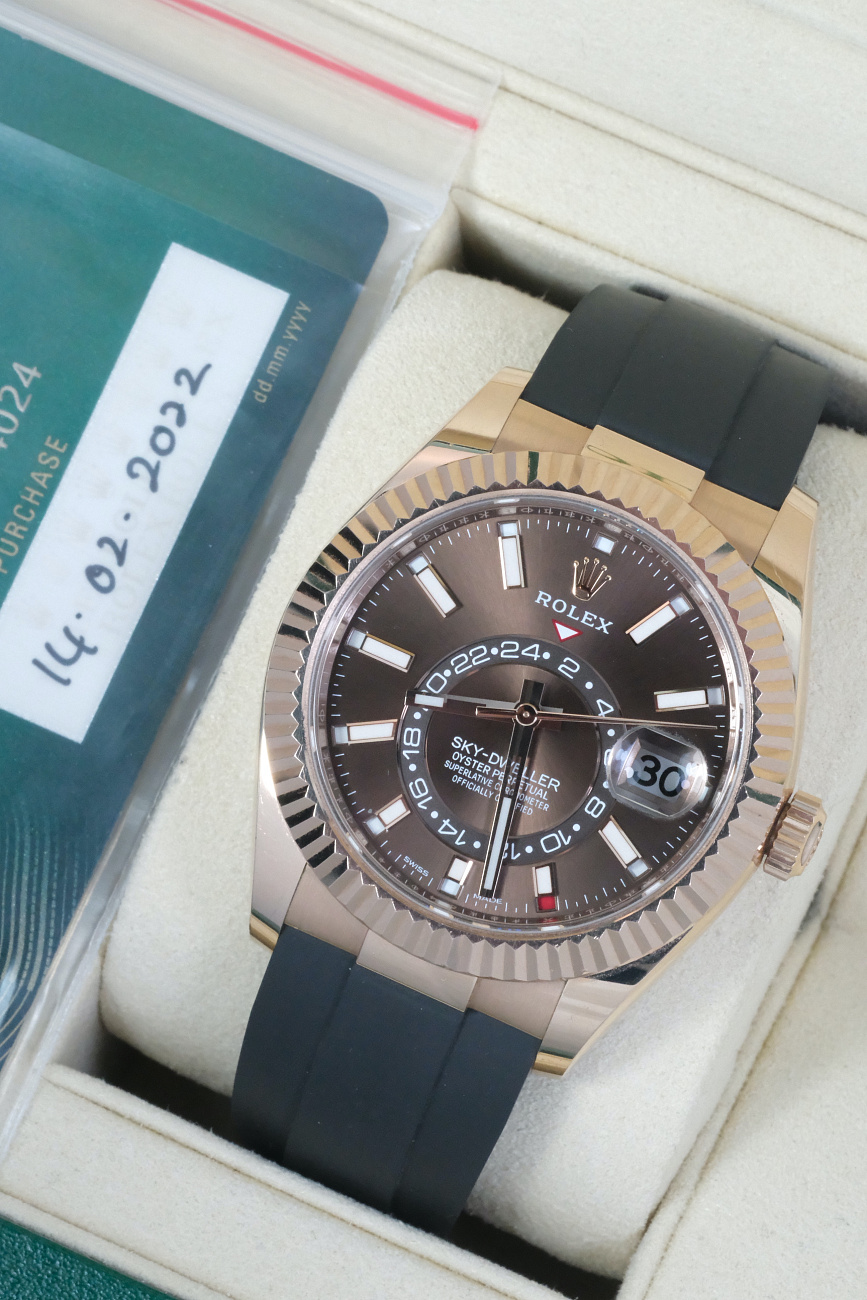 Часы Rolex  Sky-Dweller 42Mm Everose Gold Chocolate Dial  326235-0005