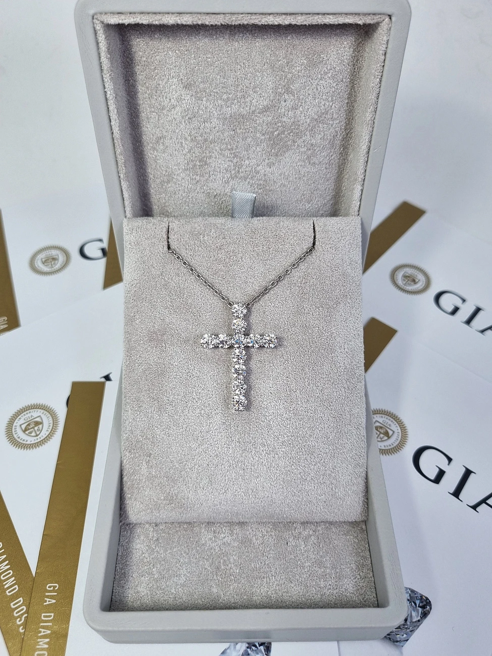Украшение GIA  Крест с бриллиантами 3,84 ct. G/VVS2   