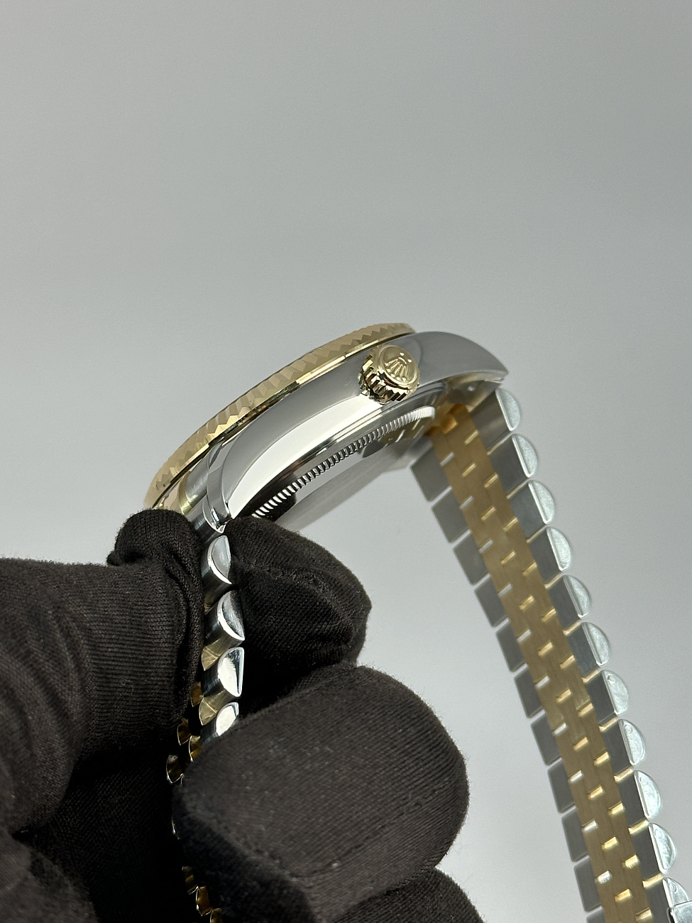 Часы Rolex  Sky-Dweller 42Mm Steel And Yellow Black Dial  326933