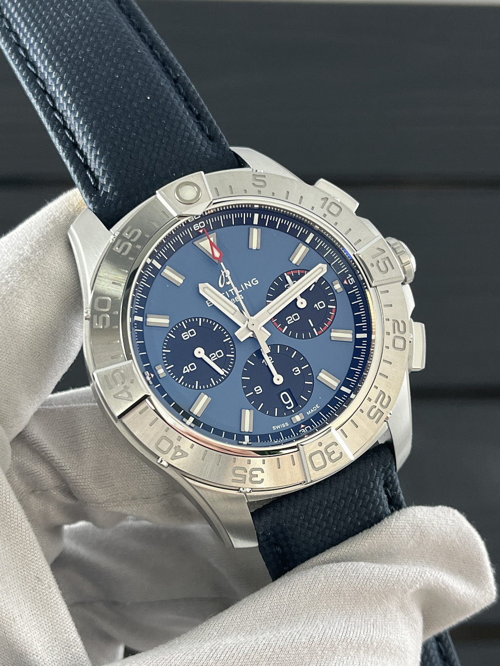 Часы Breitling  Avenger B01 Chronograph 44Mm  AB0147101C1X1