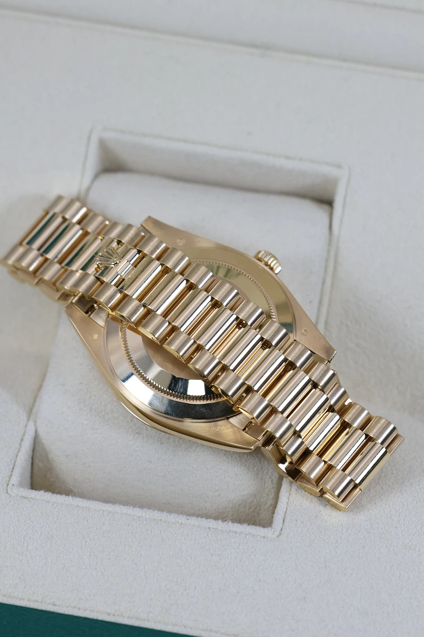 Часы Rolex  Day Date 40Mm Yellow Gold  228238