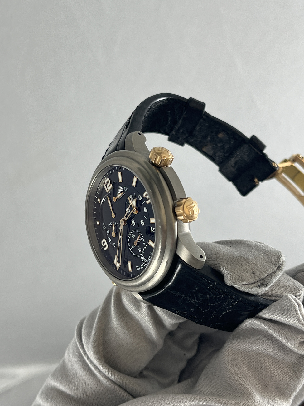 Часы Blancpain  Reveil Alarm Gmt  2041-12A30-64B