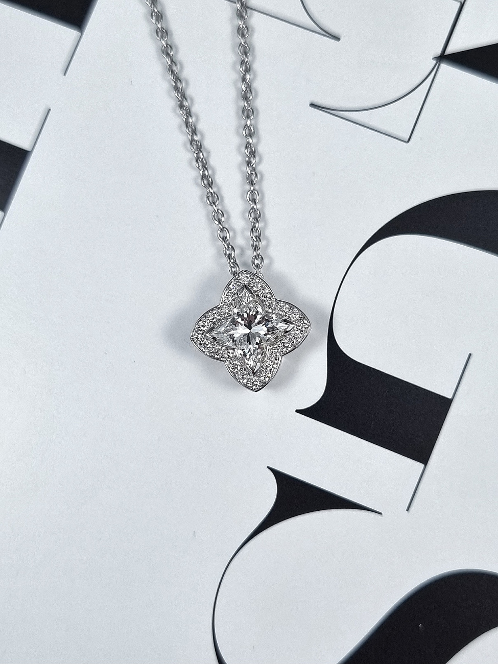 Украшение NO NAME  Подвеска 0,96 ct. H/VVS1 &quot;LV Diamond&quot; (Star cut)   