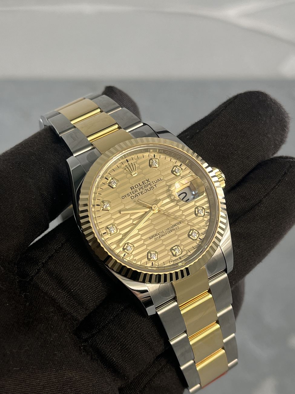 Часы Rolex  Datejust Champagne Fluted Motif Dial And Diamonds  126233