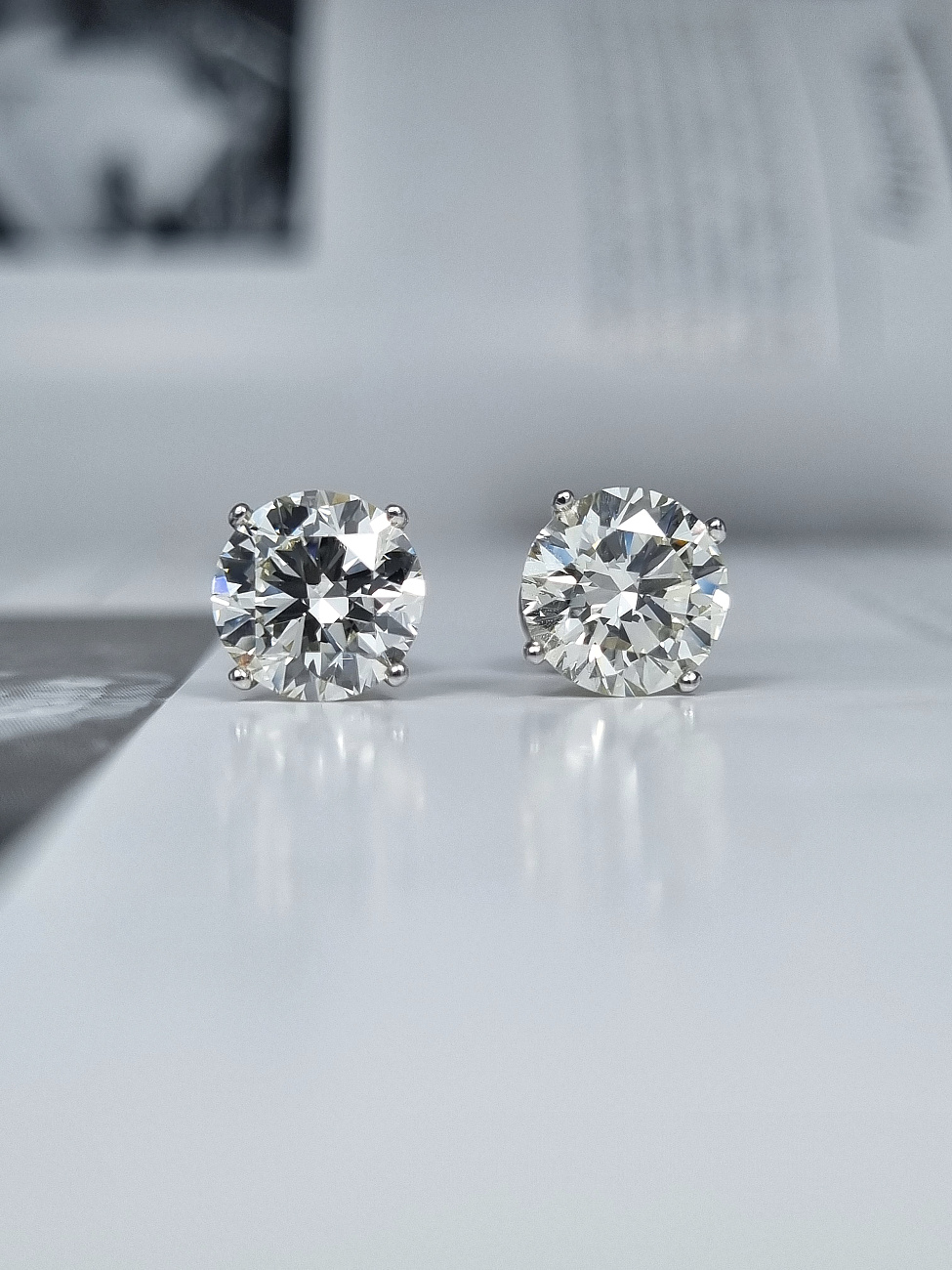 Украшение GIA  Серьги 2,00/2,00 ct. L/VS1 (3 Excellent) Round Diamonds   