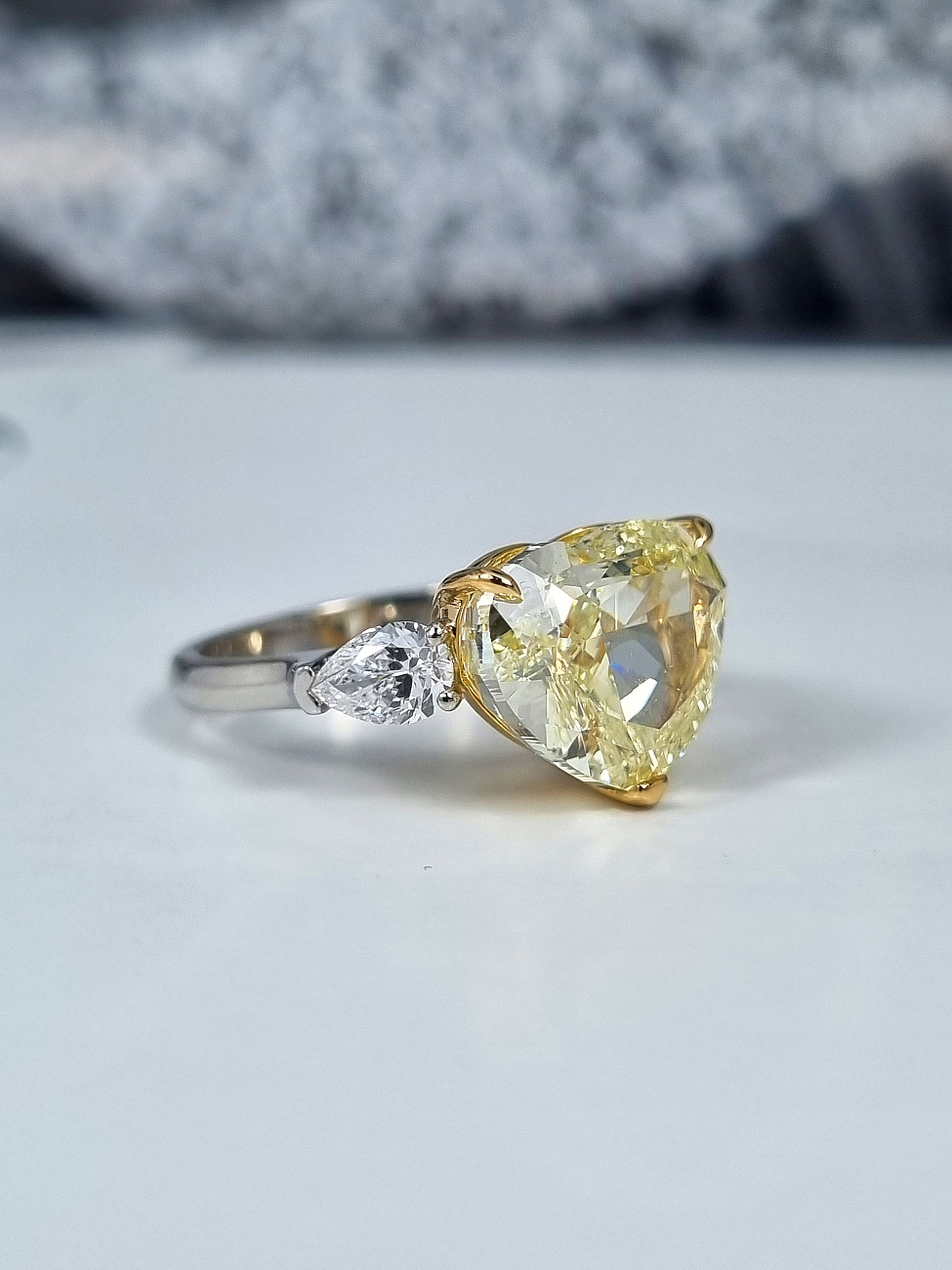 Украшение GIA  Кольцо с бриллиантом 7,03 ct. Y To Z/Internally Flawless   