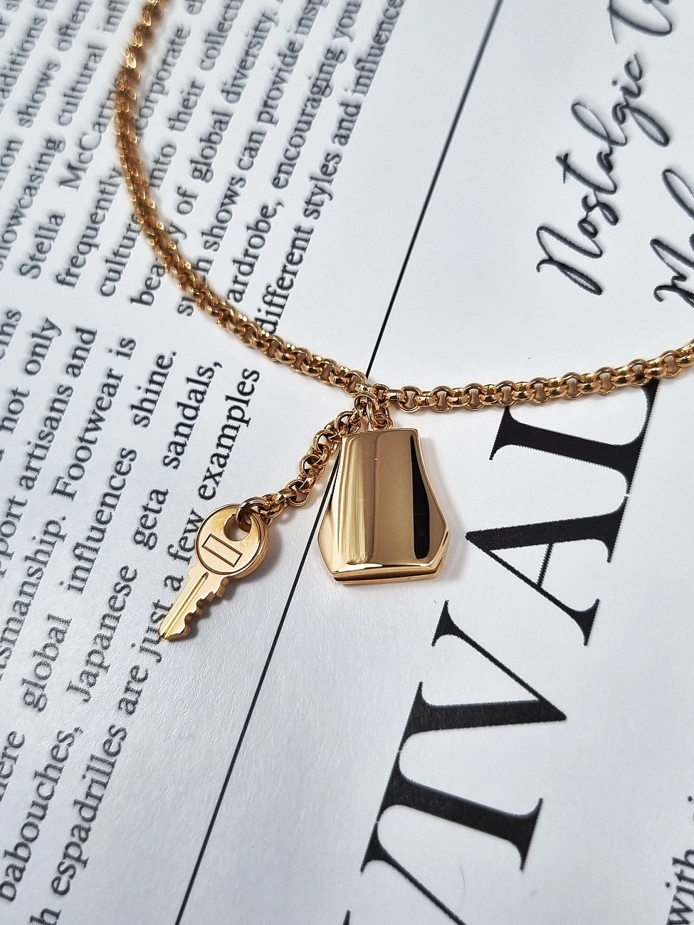 Украшение Hermès  Kelly Clochette bracelet, small model  H220467B 00ST 
