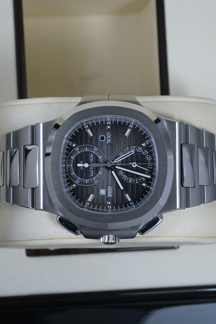 Часы Patek Philippe  Nautilus Travel Time Chronograph  5990/1A-001