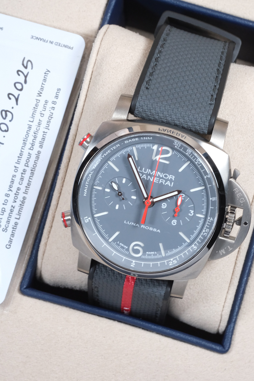Часы Panerai  Luminor Chrono Luna Rossa Titanio  PAM01654