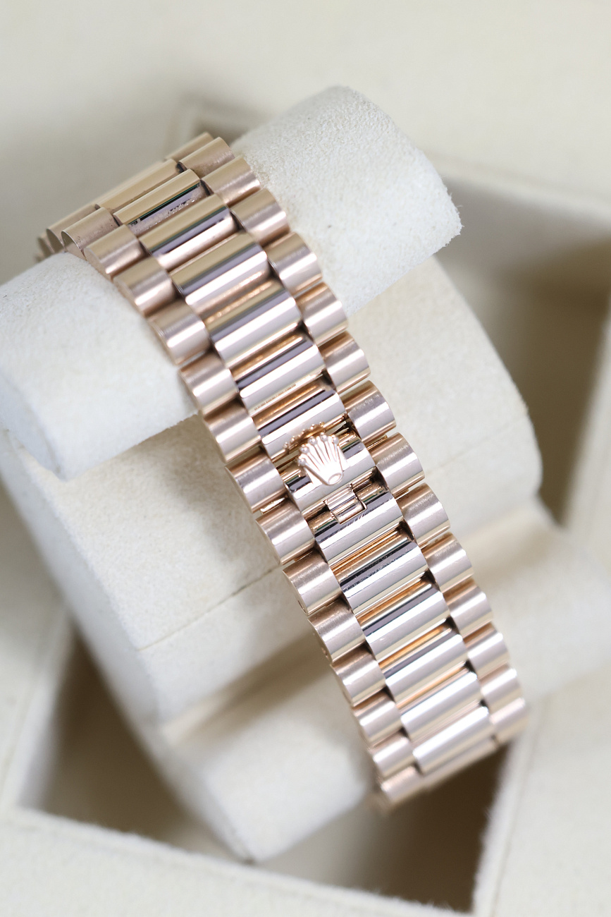 Часы Rolex  Day-Date Rose Gold Olive Dial  228235