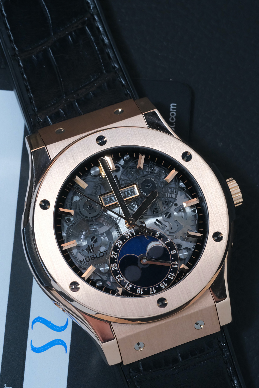 Часы Hublot  Classic Fusion Aerofusion Moonphase King Gold Diamonds 42 Mm  547.OX.0180.LR