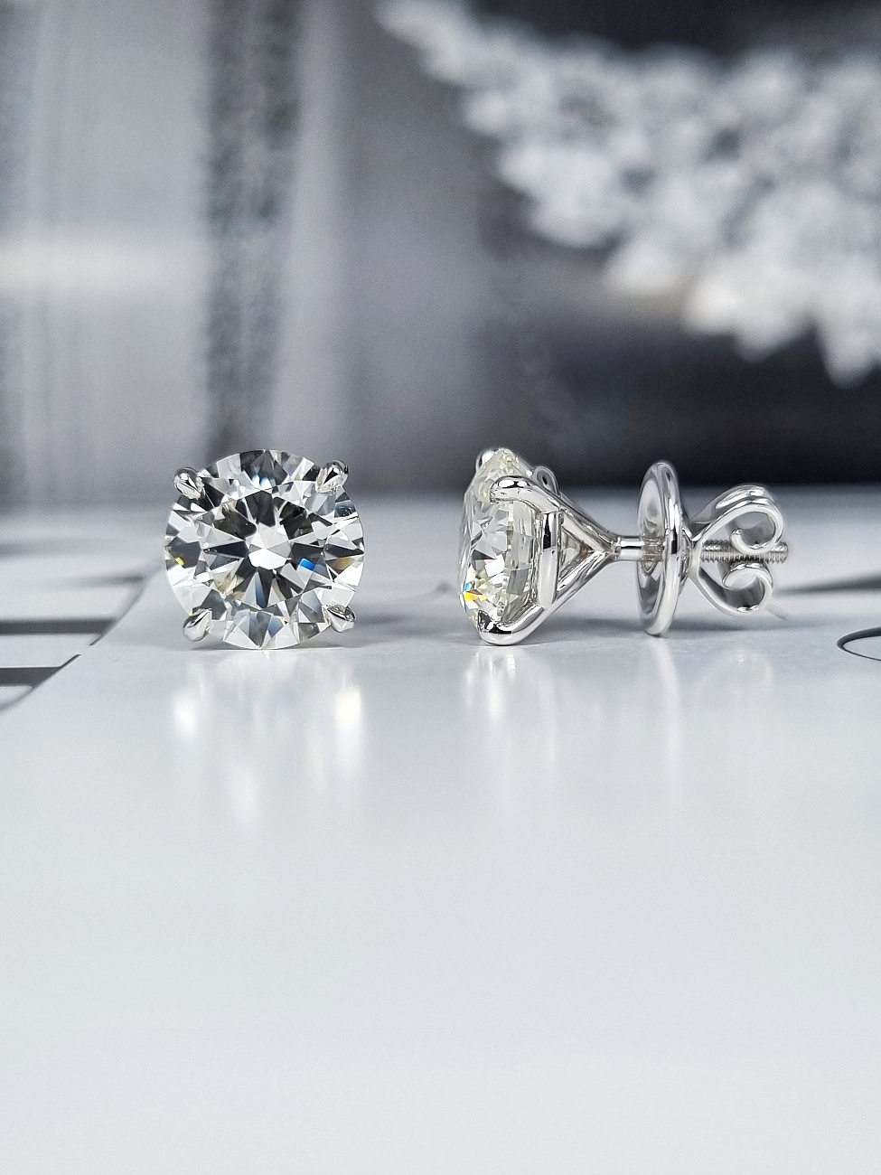 Украшение GIA  Серьги 3,01/3,03 ct. J/VS2 (3 Excellent) Round Diamonds   