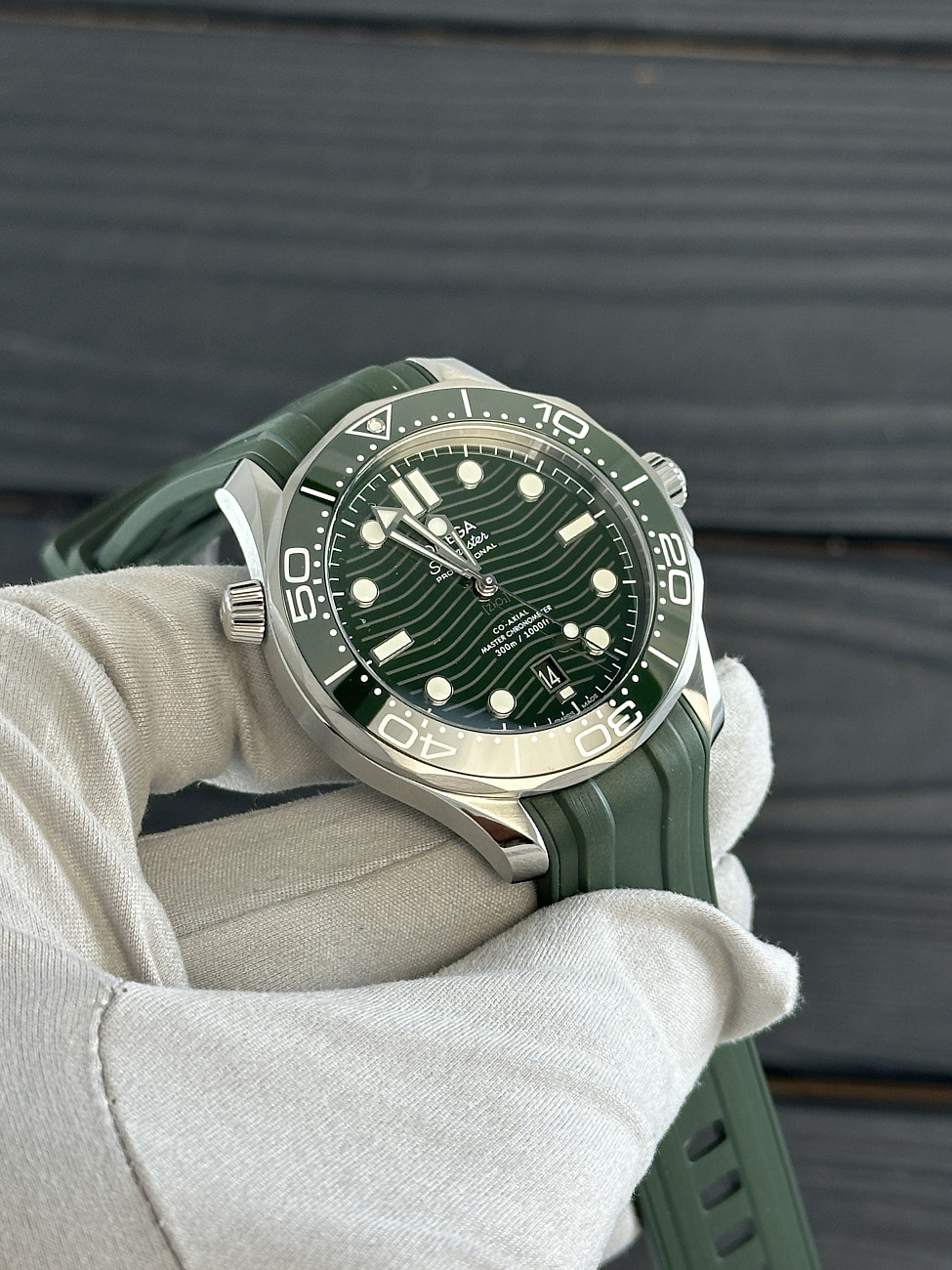 Часы Omega  Seamaster Diver 300M Co‑Axial Master Chronometer 42 Mm Green Dial  210.32.42.20.10.001