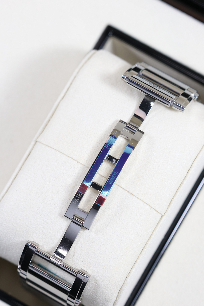 Часы Patek Philippe  Twenty-4 Blue Dial  4910/1200A-001