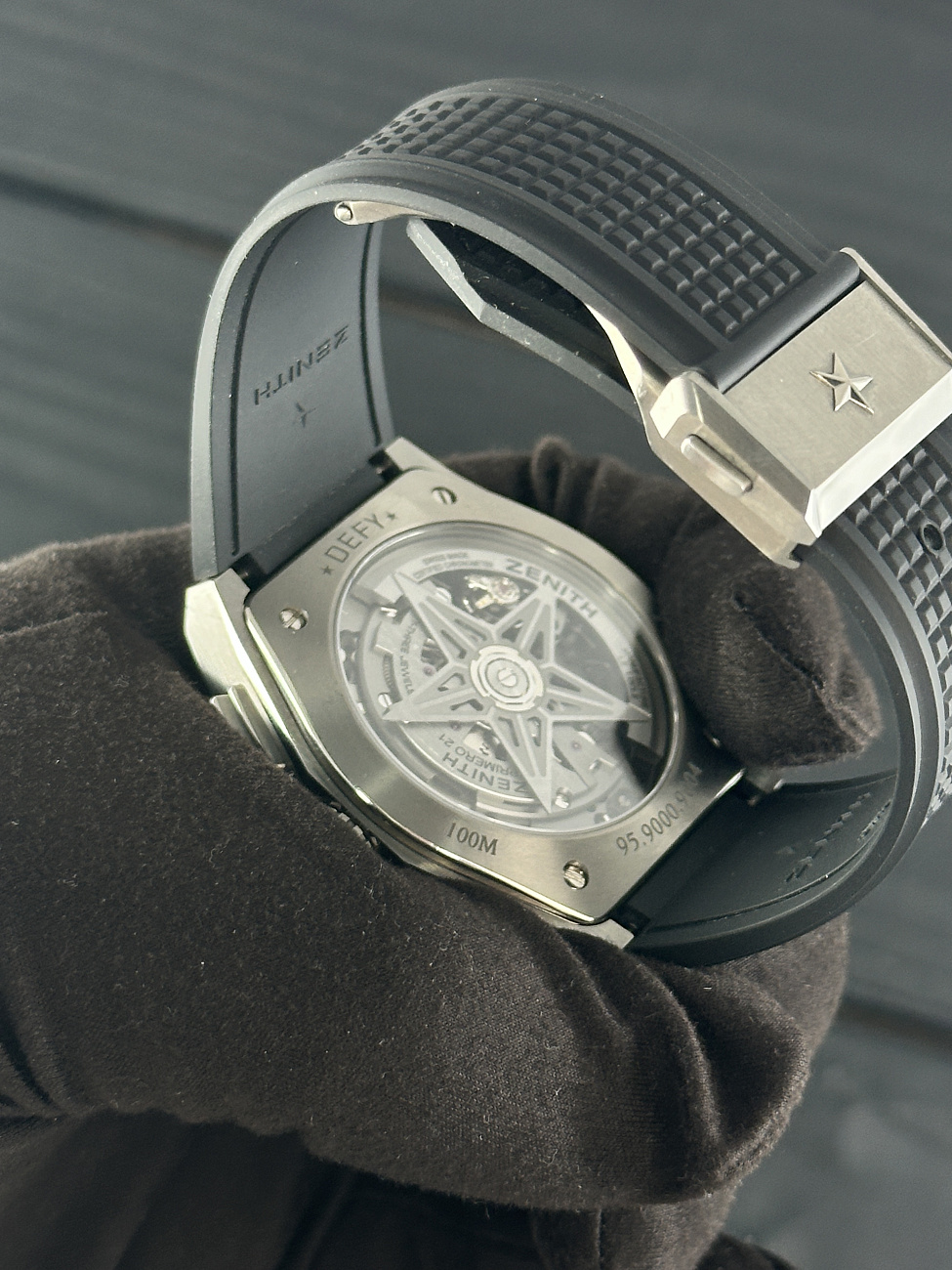 Часы Zenith  Defy El Primero Titanium 44 Mm  95.9000.9004/78.R782