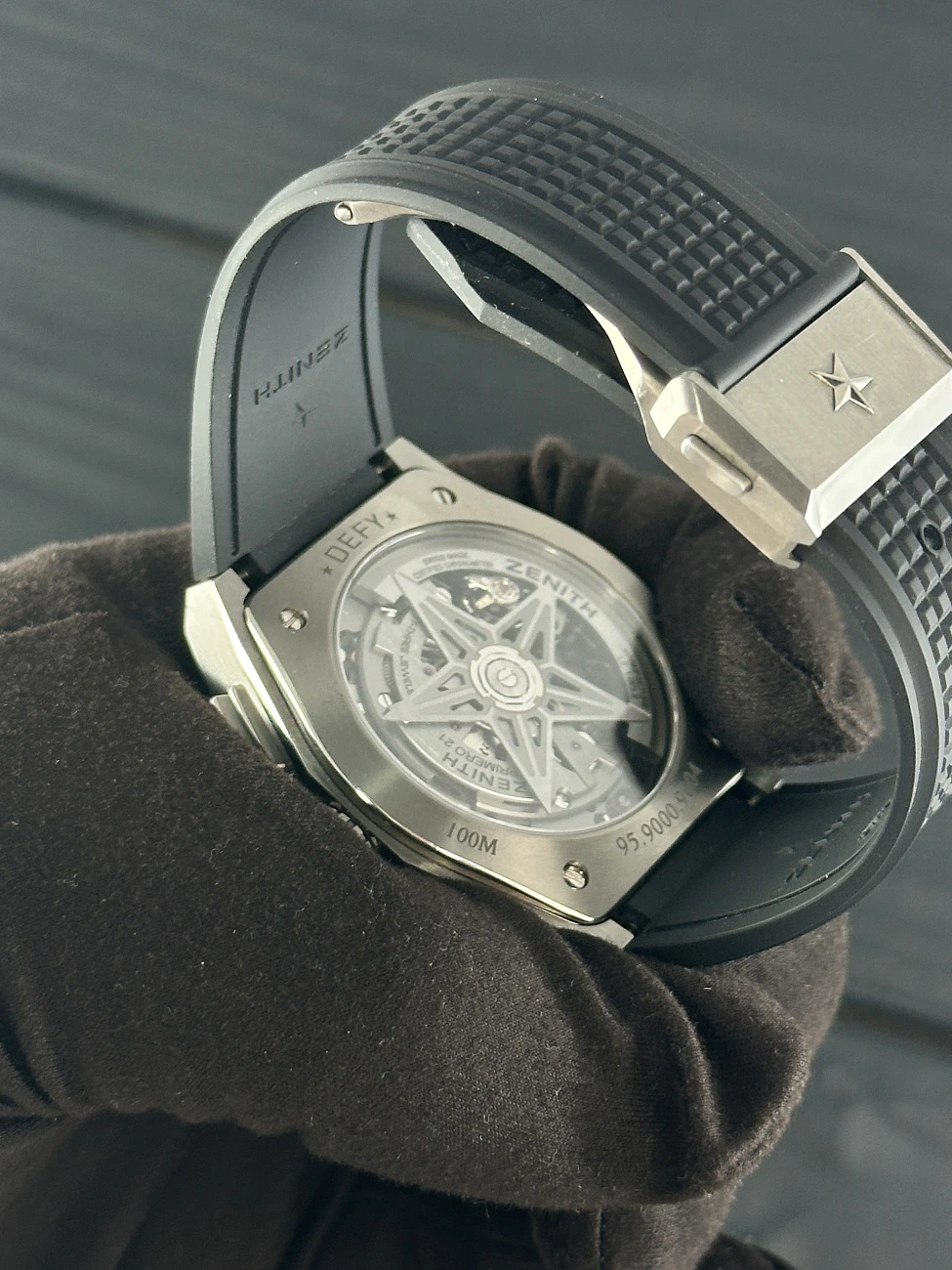 Часы Zenith  Defy El Primero Titanium 44 Mm  95.9000.9004/78.R782