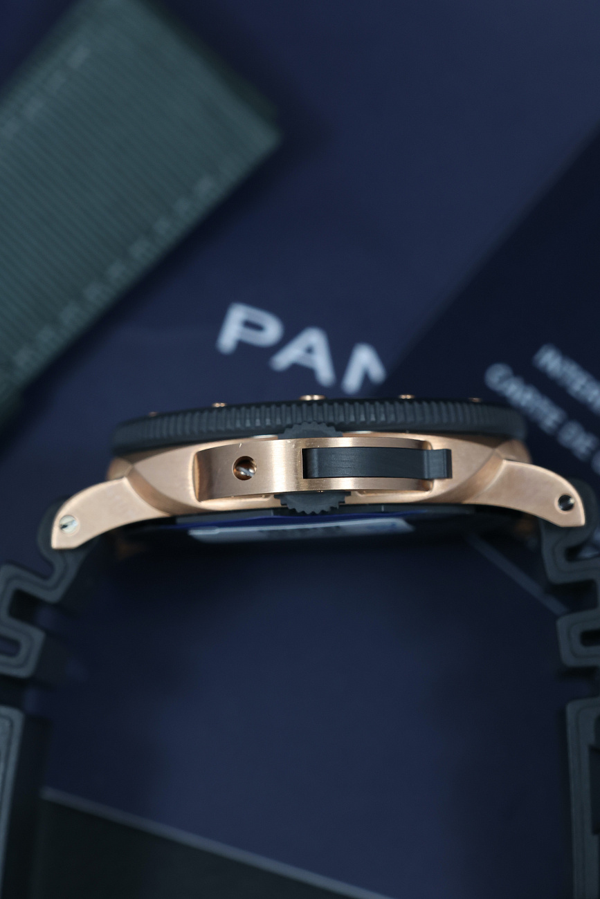 Часы Panerai  Submersible 44mm, Goldtech™ PAM02070  PAM02070