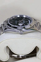 Часы Rolex  Oyster Perpetual White Gold Day-Date Olive Dial  228239
