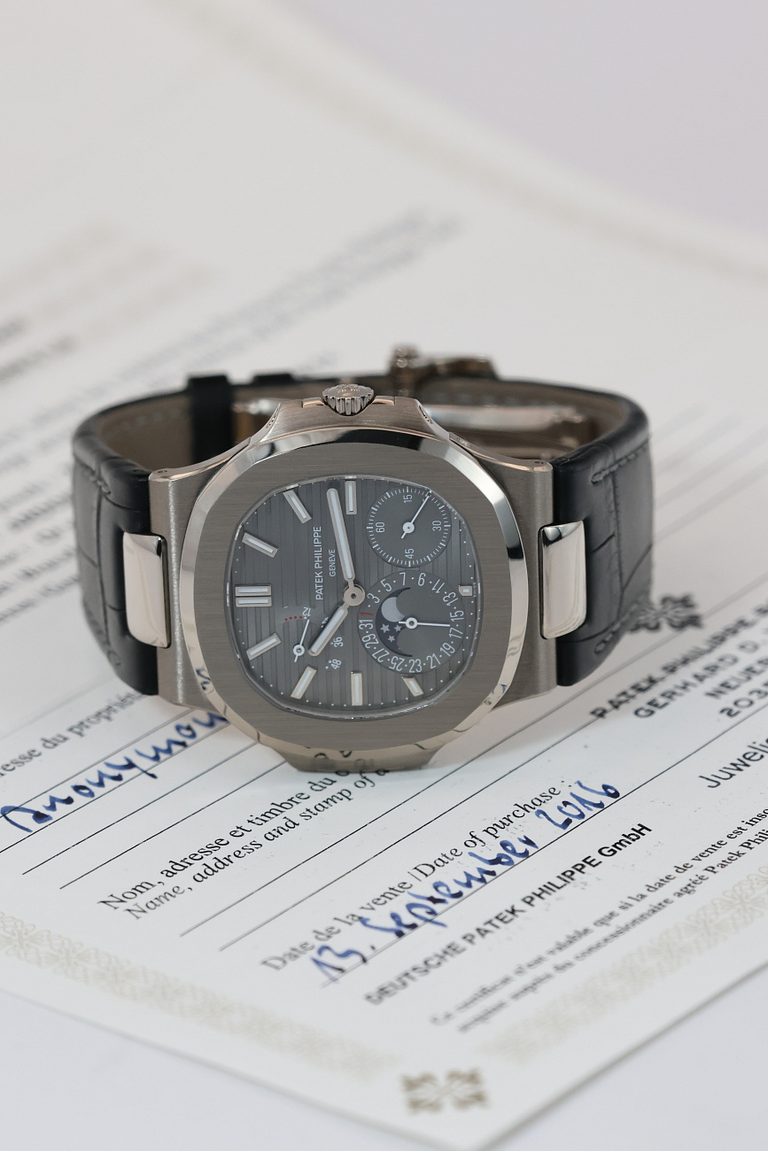 Часы Patek Philippe  Nautilus White Gold Moon Phases  5712G-001