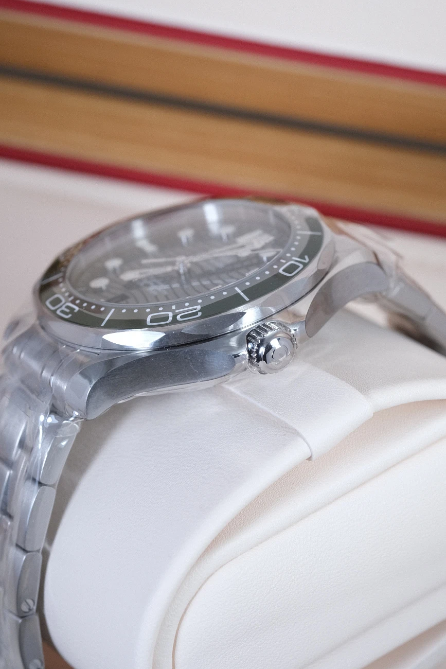 Часы Omega  Seamaster Diver 300M Co‑Axial Master Chronometer 42 Mm Green Dial  210.30.42.20.10.001 