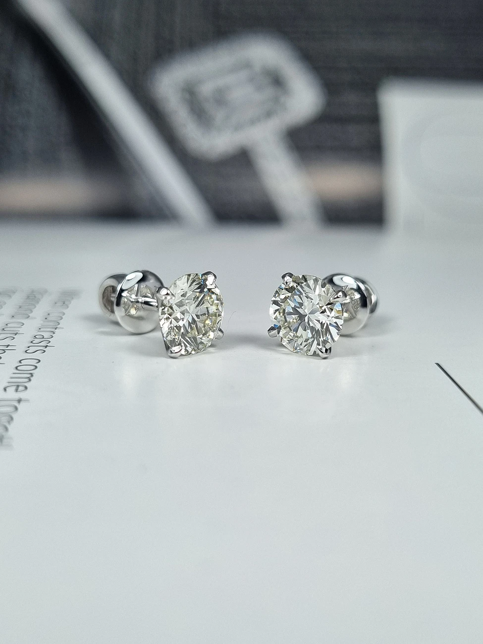 Украшение GIA  Серьги 1,52/1,52 ct. J/VS1 (3 Excellent) Round Diamonds   
