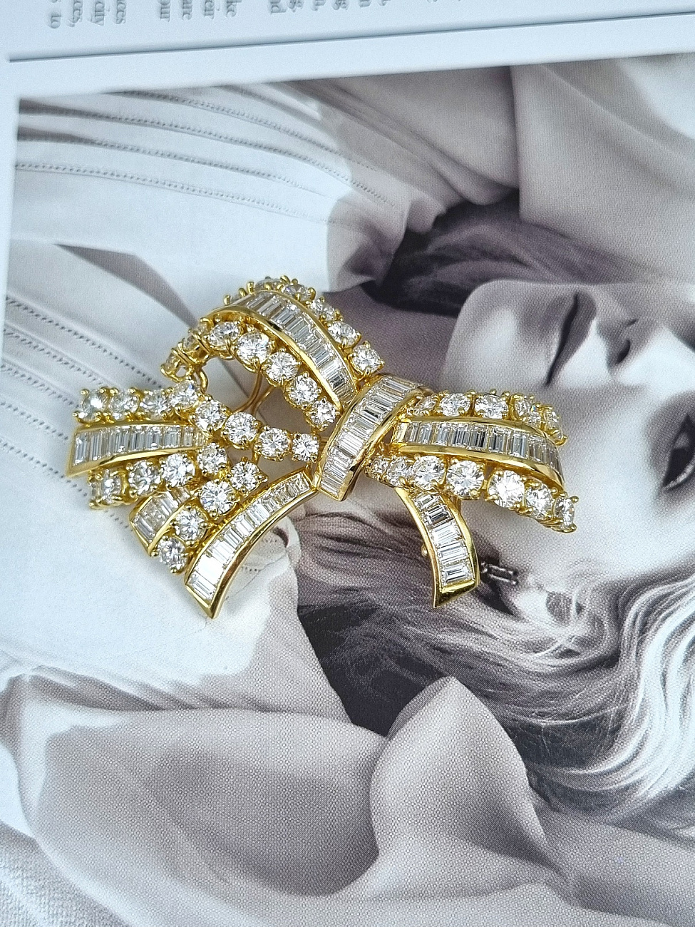 Украшение No Name  Брошь с бриллиантами 11,06 ct.   