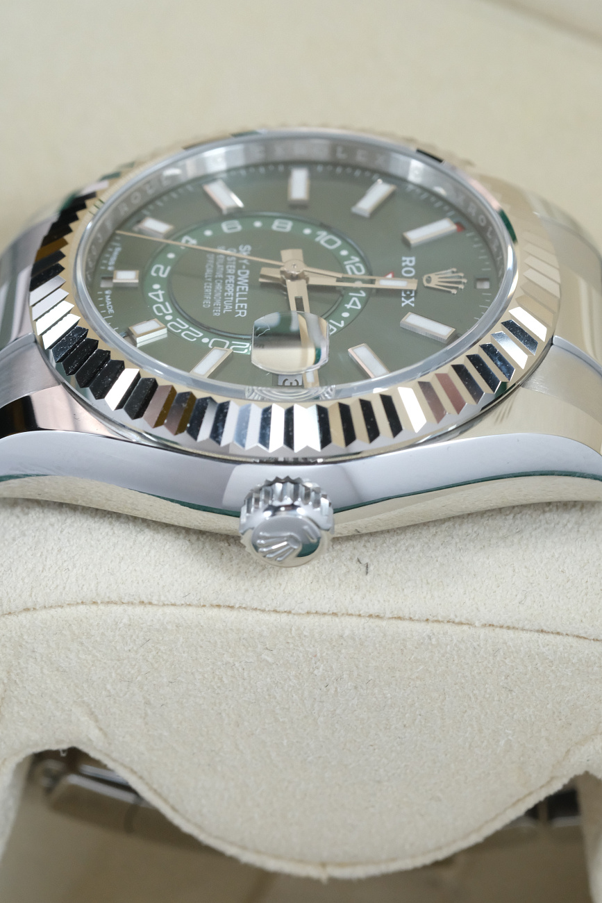 Часы Rolex  Oyster Perpetual Sky-Dweller 336934 Green Dial  336934