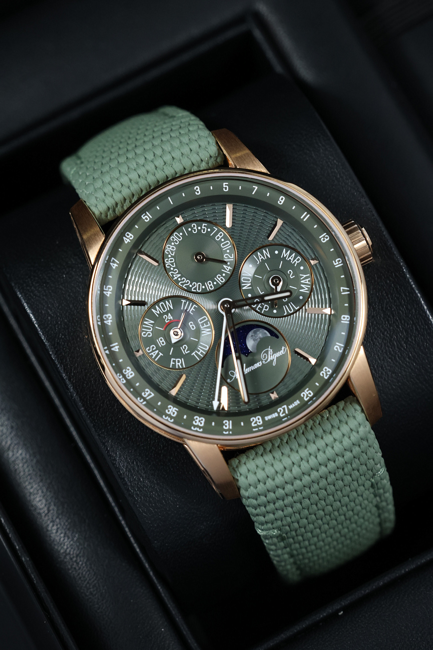 Часы Audemars Piguet  Code 11.59 Perpetual Calendar 38 mm Rose Gold Limited Edition  26441OR.OO.D405CR.01