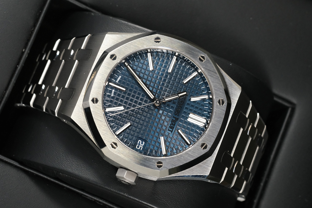 Часы Audemars Piguet  Royal Oak Selfwinding Blue Dial 41 Mm  15510ST.OO.1320ST