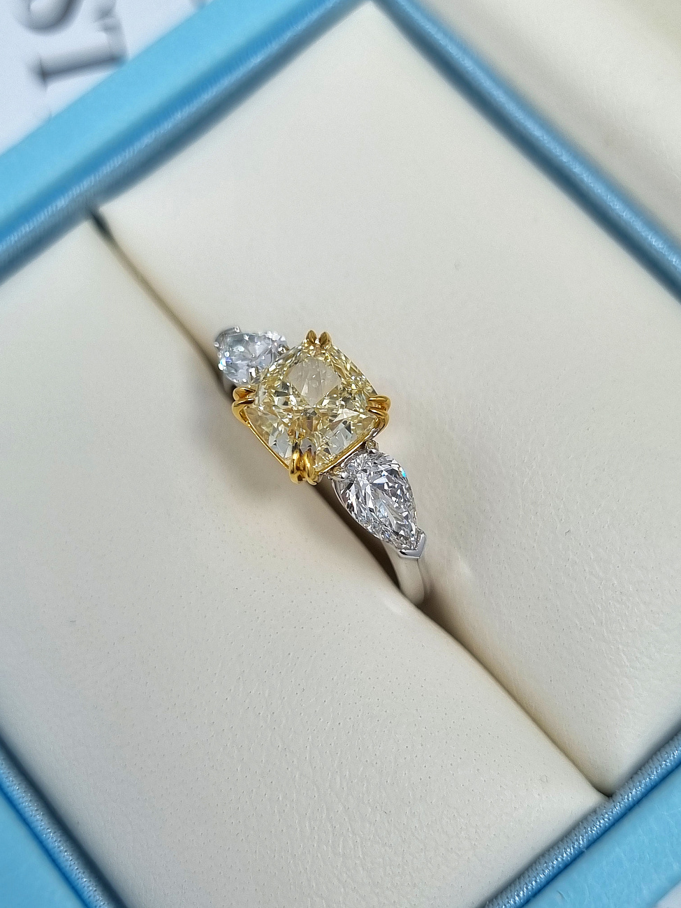Украшение NO NAME  Кольцо С Бриллиантом 2,05 Ct. U To V/Vvs1   