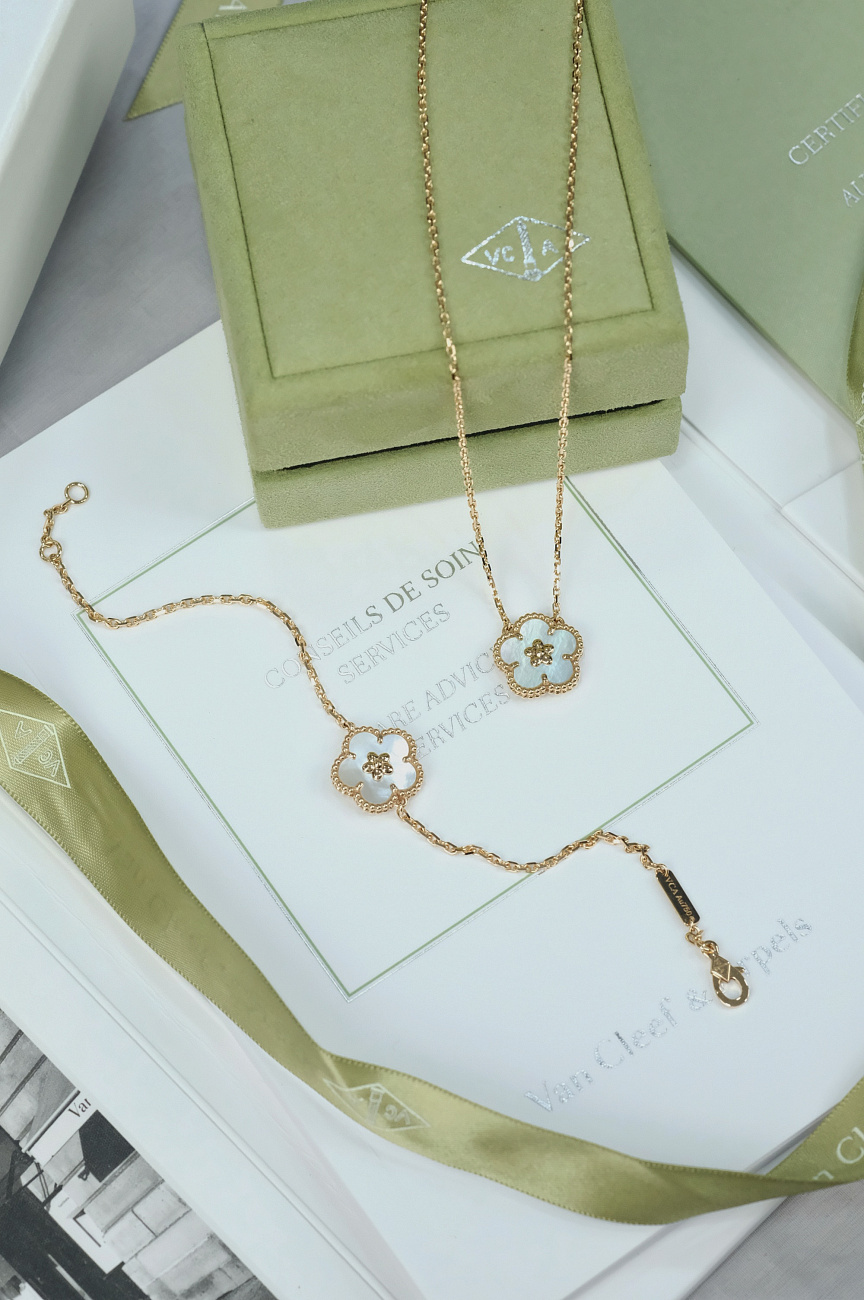 Украшение Van Cleef & Arpels  Браслет Lucky Spring, Plum Blossom  VCARP9V900 