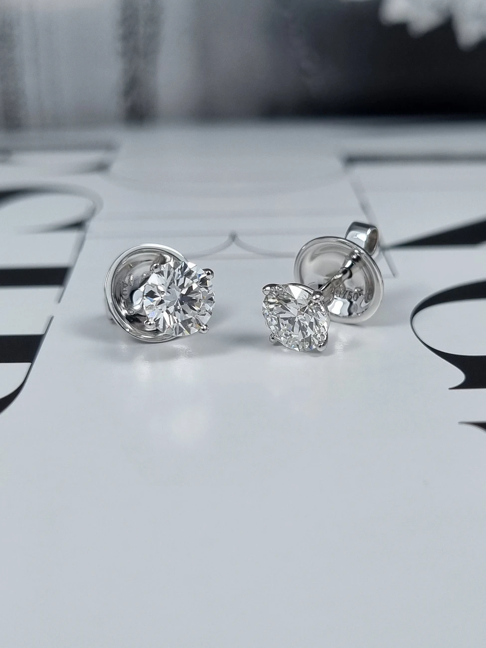 Украшение GIA  Серьги 1,04/1,04 ct. H/VS2 (3 excellent) Round Diamonds   