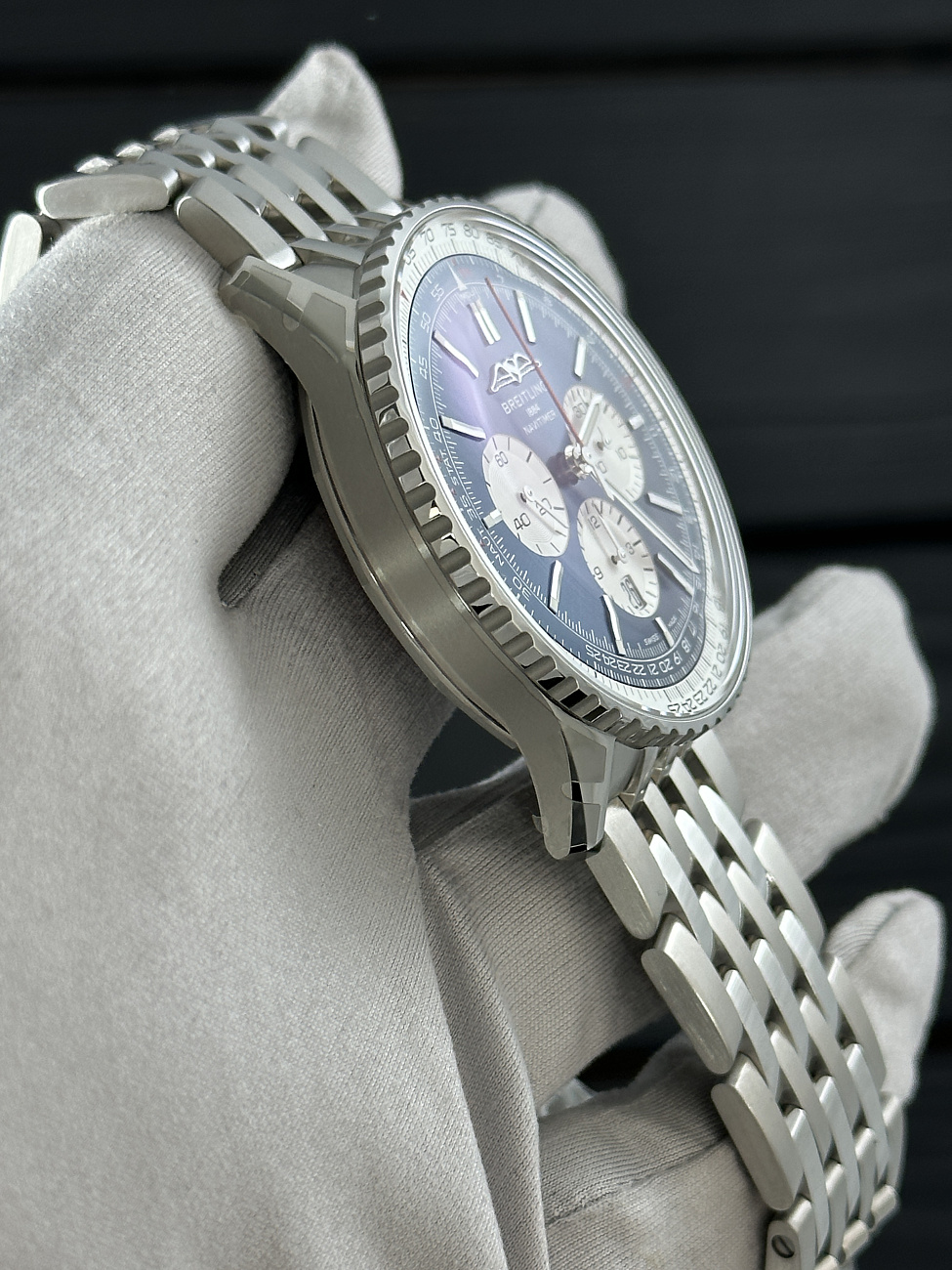 Часы Breitling  Navitimer B01 Chronograph 46  AB0137211C1A1