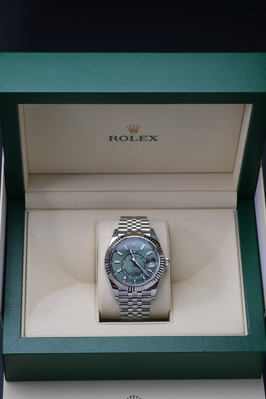 Часы Rolex  Oyster Perpetual Sky-Dweller Olive Green  336934-0002