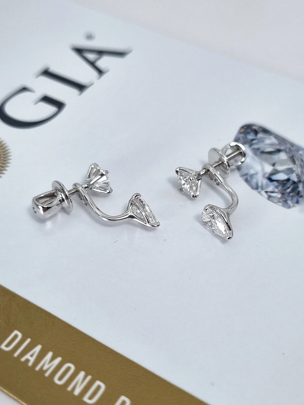 Украшение GIA  Серьги с бриллиантами 0,50/0,53 ct. X 0,52/0,50 ct.   