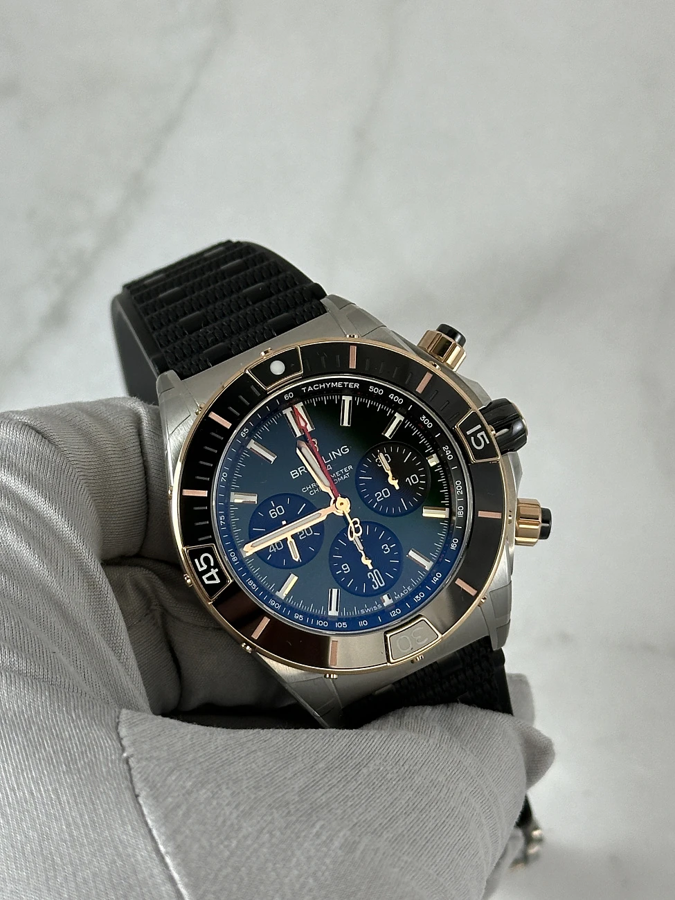 Часы Breitling  Super Chronomat B01 44  UB0136251L1S1