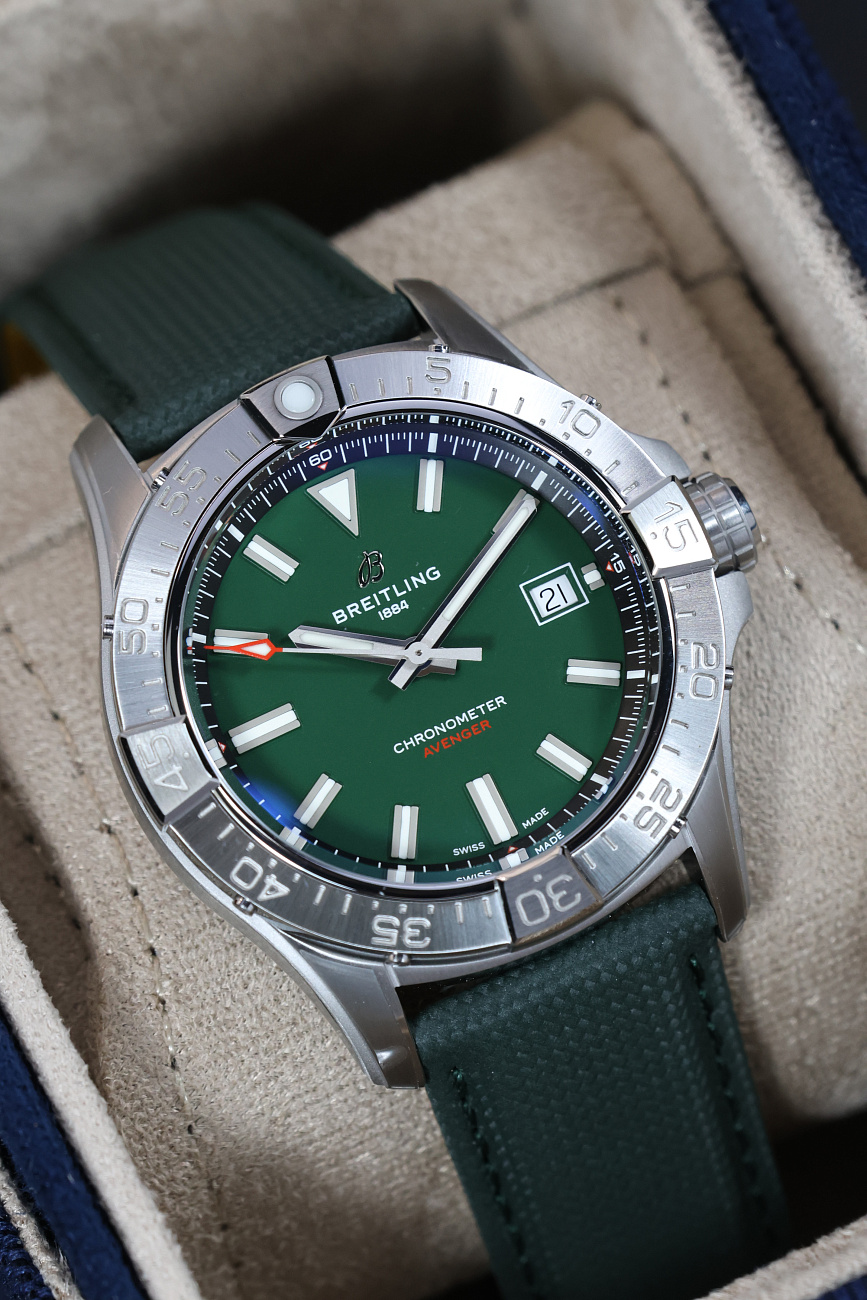 Часы Breitling  Avenger Automatic 42 Green  A17328101L1X1