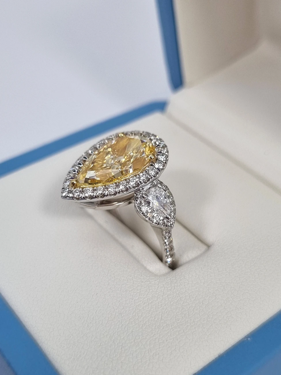 Украшение No Name  Кольцо С Бриллиантом 5,63 Ct. F.l.y/Vs1   