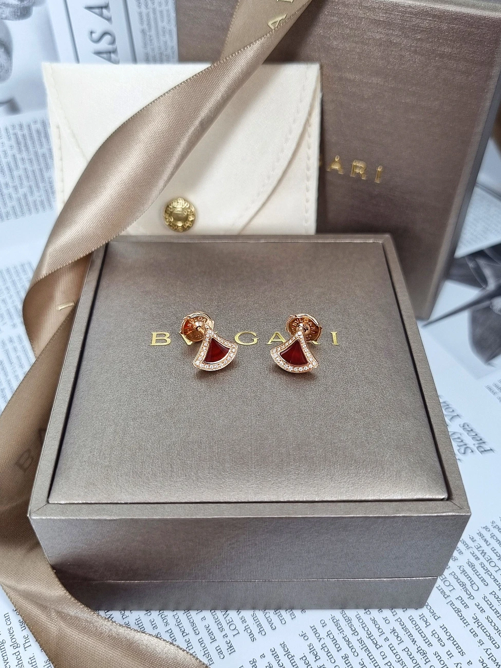Украшение Bvlgari  Divas’ Dream Earrings 360092  360092 