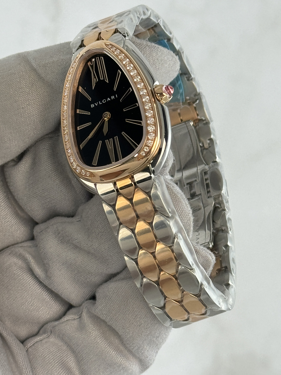 Часы Bvlgari  Serpenti Seduttori Black Dial Diamond Stainless Steel And 18Kt Rose Gold  103450