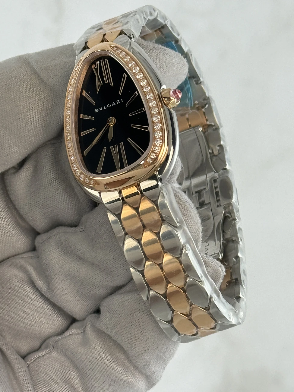 Часы Bvlgari  Serpenti Seduttori Black Dial Diamond Stainless Steel And 18Kt Rose Gold  103450